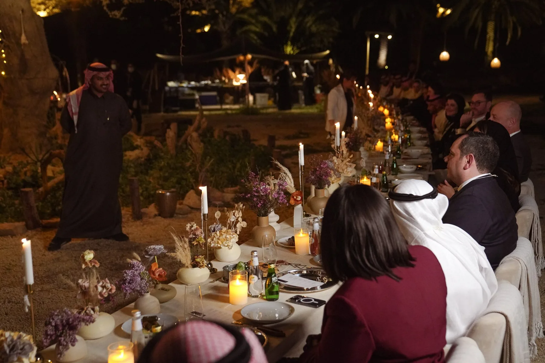 Guests and relationship at the table
